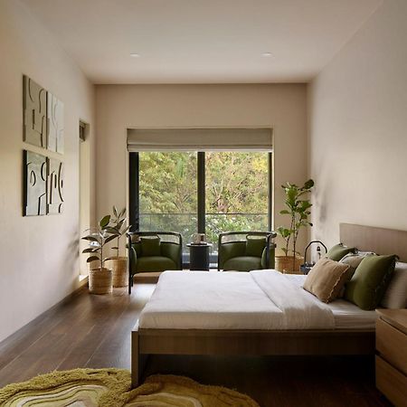 Reflection House By Stayvista With Pool, Terrace Bar, Indoor Games & Exquisite Interiors In A Nutshell アリバグ エクステリア 写真