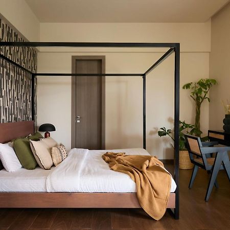 Reflection House By Stayvista With Pool, Terrace Bar, Indoor Games & Exquisite Interiors In A Nutshell アリバグ エクステリア 写真