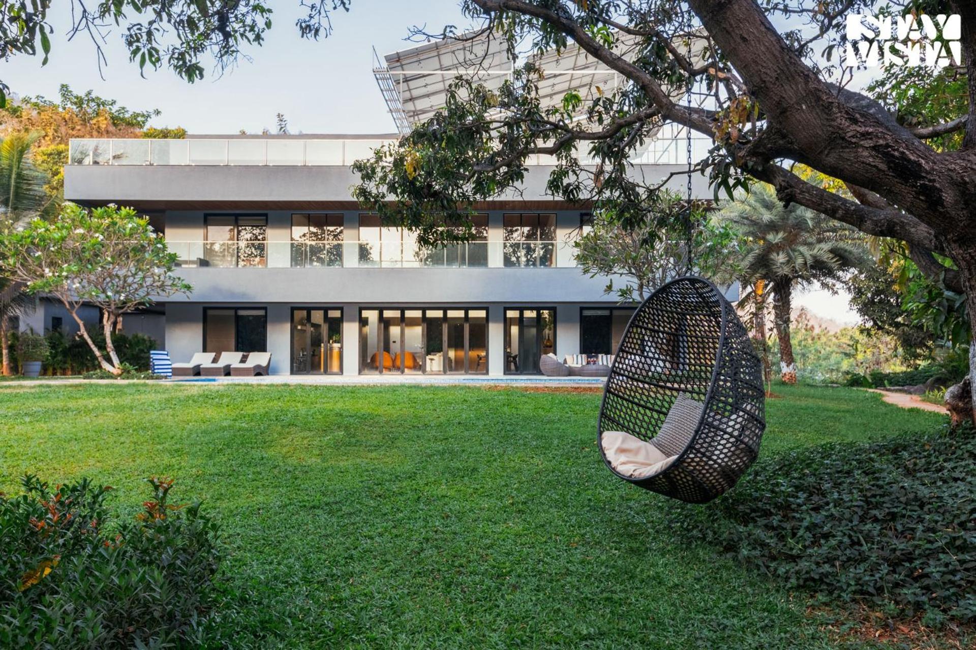 Reflection House By Stayvista With Pool, Terrace Bar, Indoor Games & Exquisite Interiors In A Nutshell アリバグ エクステリア 写真