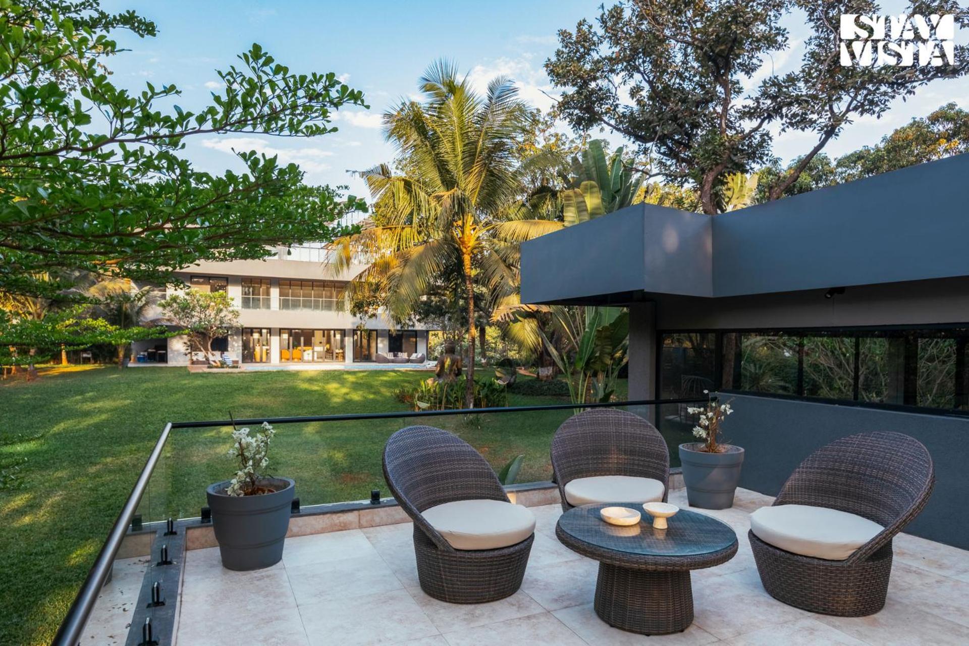 Reflection House By Stayvista With Pool, Terrace Bar, Indoor Games & Exquisite Interiors In A Nutshell アリバグ エクステリア 写真